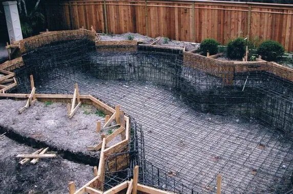 Swimming-Pool-Steel-Reinforcement-Image-Courtesy-River-Pool-Sand-Spas